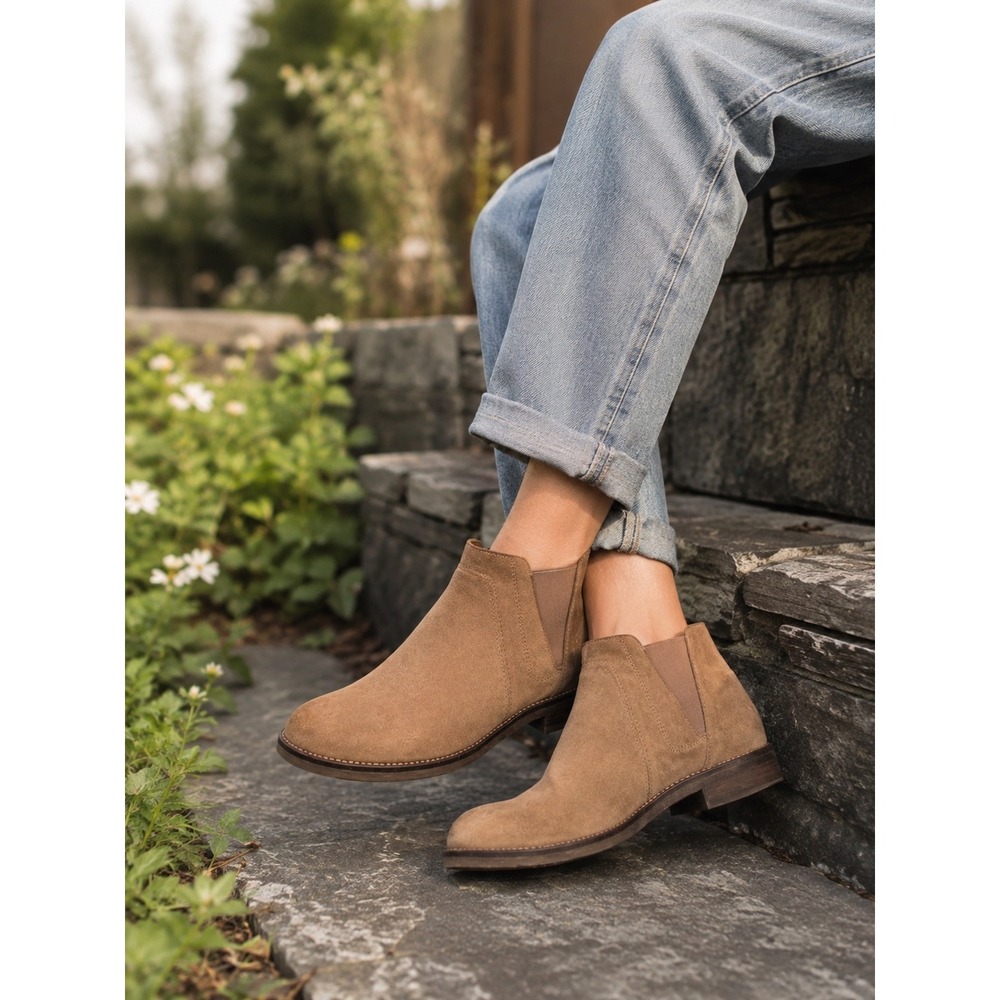 Clarks Suede Ankle Booties Elastic Tan Brown Chelsea Slip On Shoes Women Sz 9